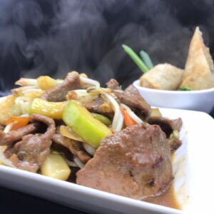 Chapsui de carne con verduras surtidas, un delicioso plato tradicional cantonés, ahora en tu casa. Una combinación de sabores y texturas que te conquistará