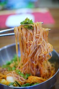 chaumin vegetariano o tallarines salteado con verduras y salsas perfecto para compartir y acompañar platos como arroz chaufa especial wantan arrollados primavera arroz blanco papas fritas